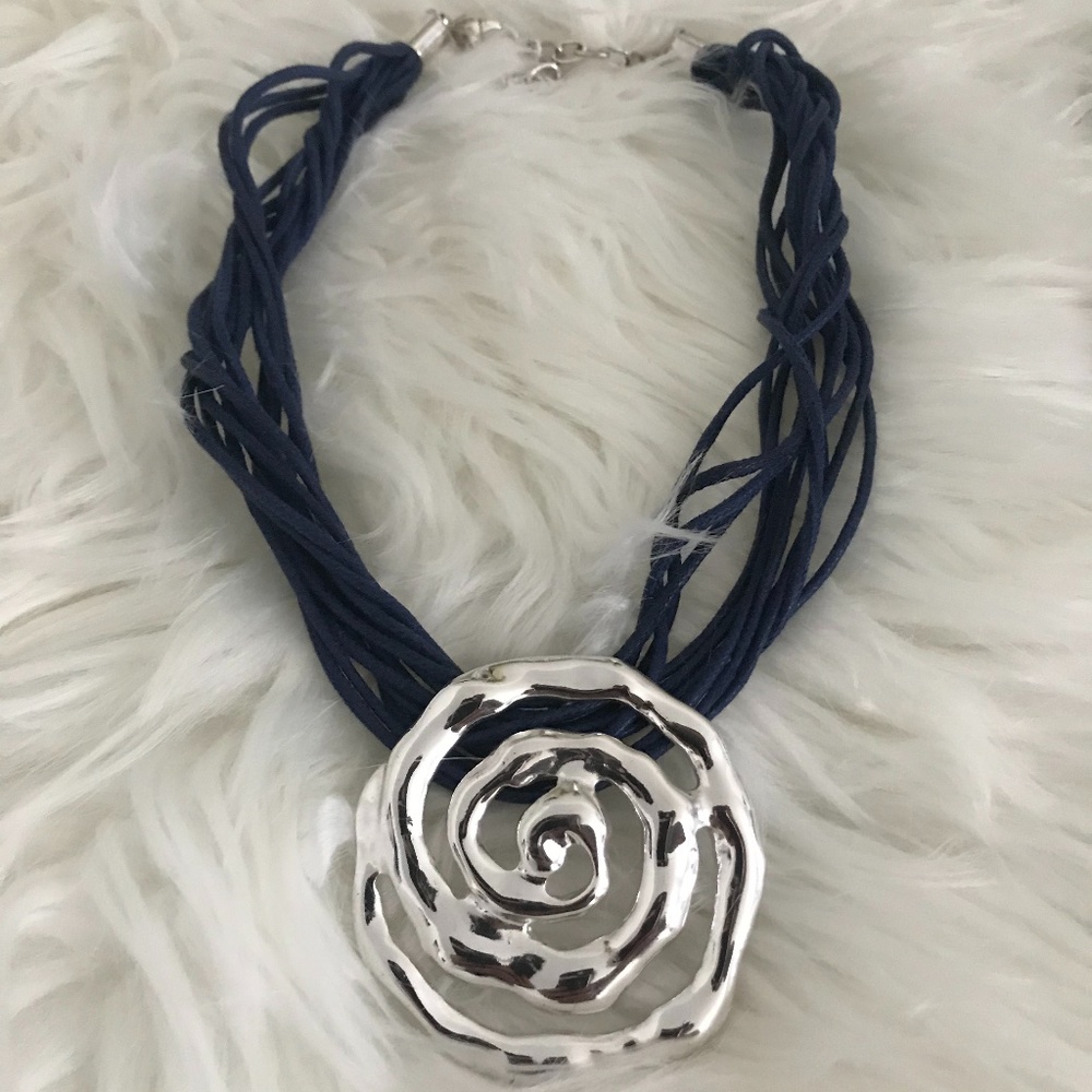 NACKLACE Blue $5  Excellent Condition